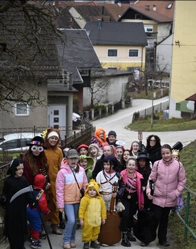 Pustni pohod razveselil ulice Ravne na Koroškem (18)